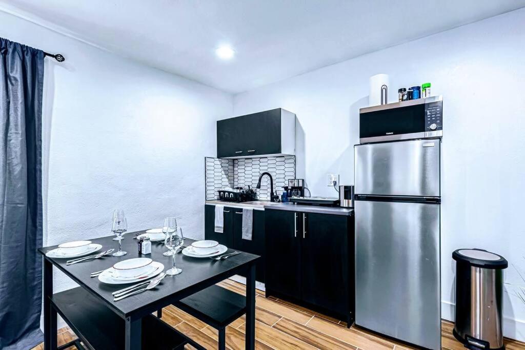 Phoenix Retreat - 1 Bedroom King Suite With 2 Smart Tvs - 10 Min From Airp - Unit B 外观 照片