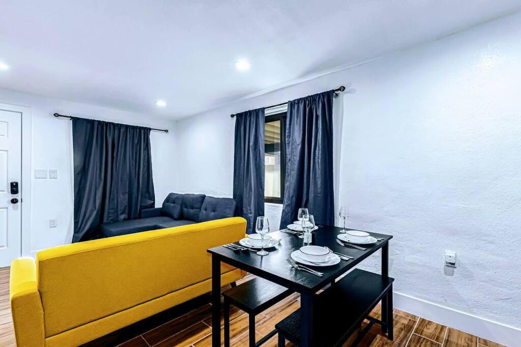 Phoenix Retreat - 1 Bedroom King Suite With 2 Smart Tvs - 10 Min From Airp - Unit B 外观 照片
